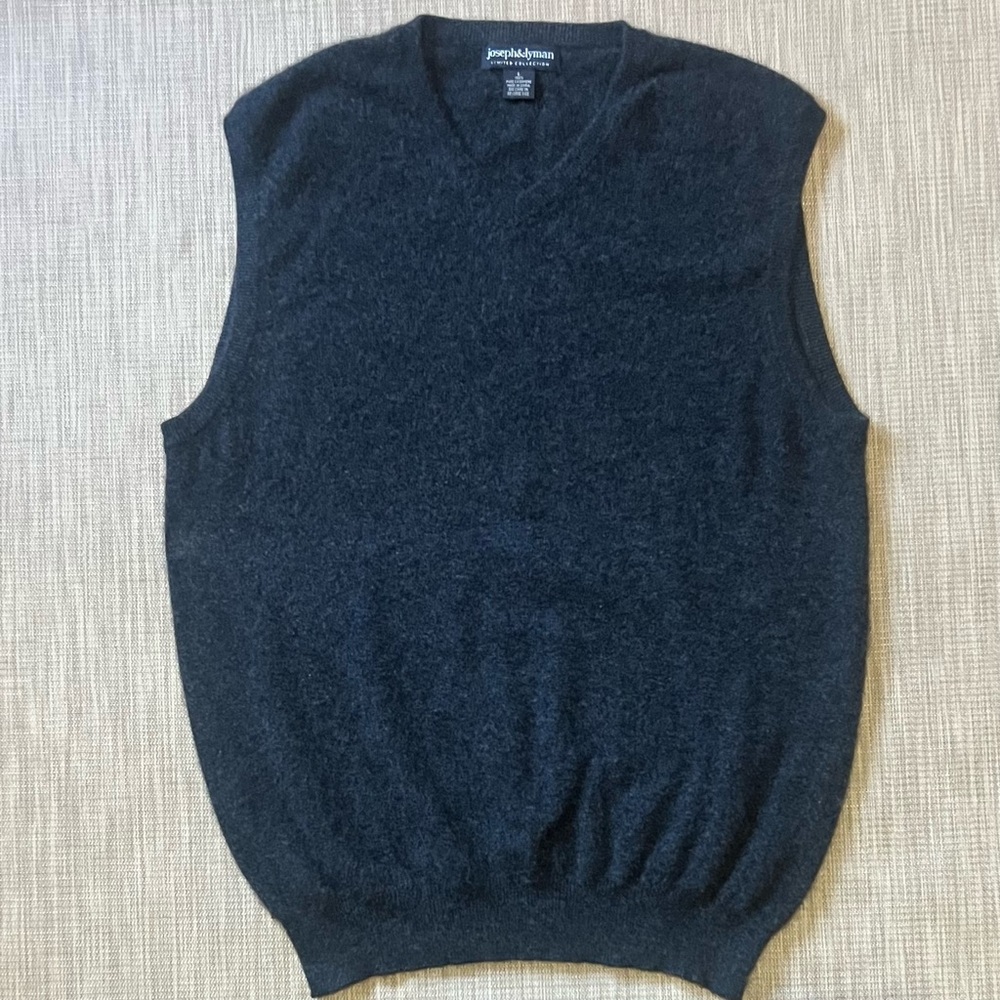 Joseph & Lyman Men's Cashmere Vest Gray
Size Large Good Condition